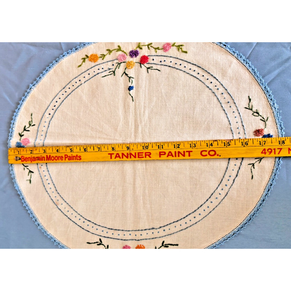 Vintage Embroidered French knot Floral, Scarf Oval Crochet Edge Floral 1950 - Picture 15 of 15